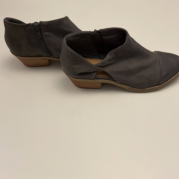 Report Bootie in Medium Gray Size 9 1/2, NWOT - Picture 2 of 7